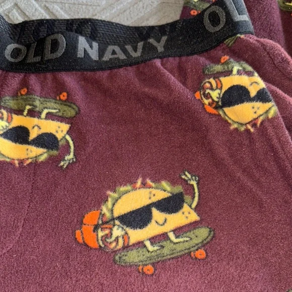 Boys on bottoms with tacos - Picture 2 of 5